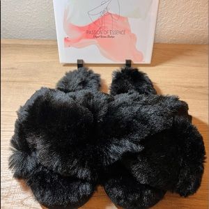 Women Bunny Fur Cross-Band Slippers Cushioned Non-Slip
